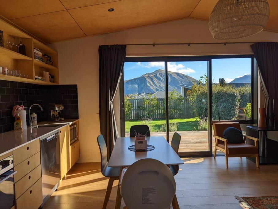 Peninsula Bay Guest House Wanaka Exterior photo