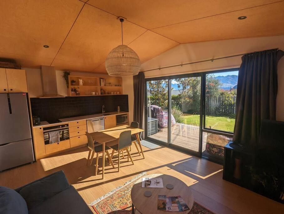 Peninsula Bay Guest House Wanaka Exterior photo