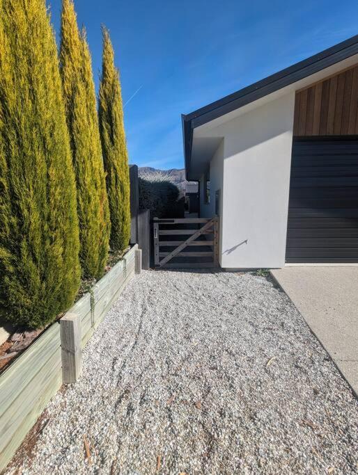 Peninsula Bay Guest House Wanaka Exterior photo